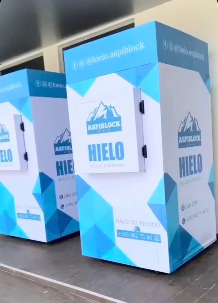 Conservadoras de hielo con la marca AspiBlock en un punto de venta