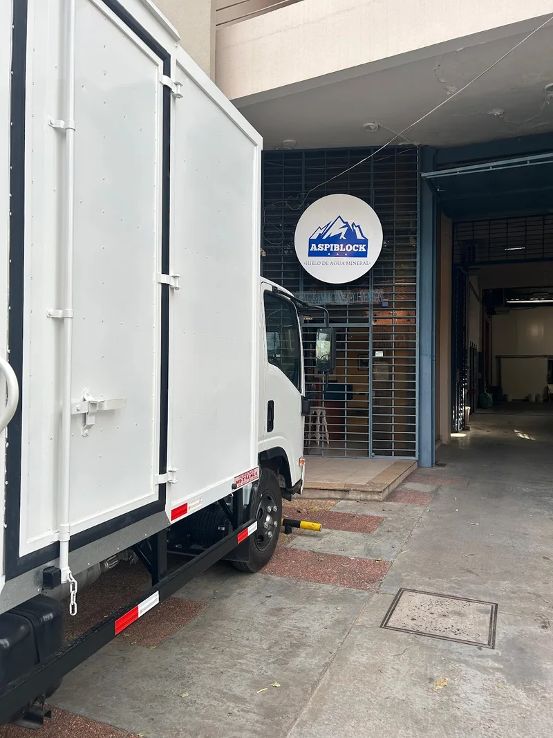 Frente de la fábrica de Hielo AspiBlock en Lillio 2253, Asunción